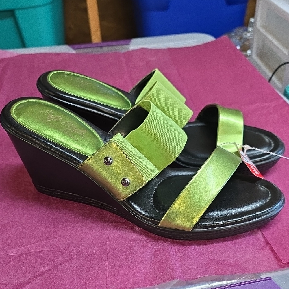 Soft Style Wedge Sandals
